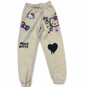 Adorable Hello Kitty collab sweatpants from Forever 21 🌼